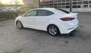 
									2018 Hyundai Elantra GL SE 4 Dr Auto Sedan Alloy Wheels Heated Seats Bluetooth Sunroof Certified full								