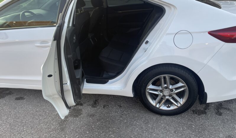 
								2018 Hyundai Elantra GL SE 4 Dr Auto Sedan Alloy Wheels Heated Seats Bluetooth Sunroof Certified full									