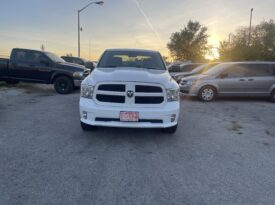2017 DODGE RAM 1500 ST 4WD Crew Cab pickup Truck 4 Dr Auto 6 Passenger V8 , 5.7 HEMI Alloy Wheels Bluetooth Rear View Camra Certified