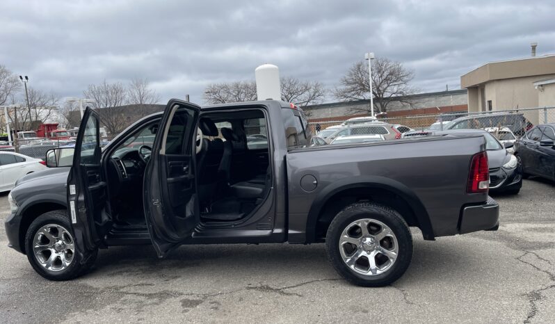 
								2014 Dodge RAM 1500 crew Cab Sport 4WD V8 ,5.7 , 4 Dr Auto 6 Passenger Leather Sunroof Alloy Wheels Heated Seats Bluetooth Rear View Camra Certified full									