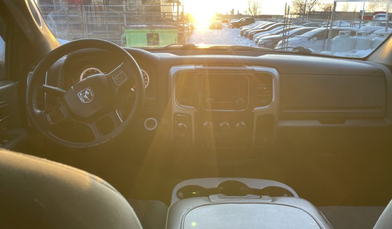 
								2018 RAM 1500 Crew Cab 4WD Outdoorsman 4 Dr Auto 5 Passenger V8 , 5.7L Alloy Wheels Bluetooth Rear View Camra Certified full									