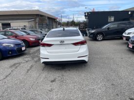 2018 Hyundai Elantra GL 4 Dr Sunroof Auto Sedan Alloy Wheels Heated Seats Bluetooth Navigaction Rear View camra Certified