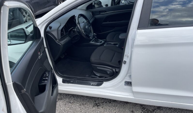 
								2018 Hyundai Elantra GL 4 Dr Sunroof Auto Sedan Alloy Wheels Heated Seats Bluetooth Navigaction Rear View camra Certified full									