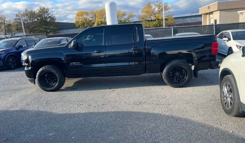 
								2017 CHEVROLET SILVERADO 1500 LT 4WD 4 Dr Auto 6 Passenger V8 , 5.3L , 6.4 FET BOX Gasoline Alloy Wheels Bluetooth Rear View Camra Certified full									