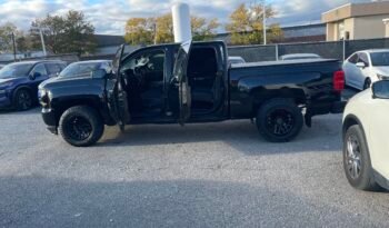 
									2017 CHEVROLET SILVERADO 1500 LT 4WD 4 Dr Auto 6 Passenger V8 , 5.3L , 6.4 FET BOX Gasoline Alloy Wheels Bluetooth Rear View Camra Certified full								