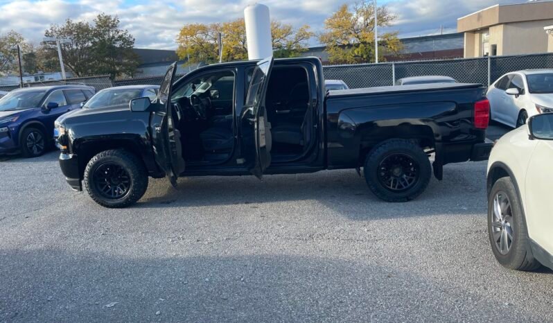 
								2017 CHEVROLET SILVERADO 1500 LT 4WD 4 Dr Auto 6 Passenger V8 , 5.3L , 6.4 FET BOX Gasoline Alloy Wheels Bluetooth Rear View Camra Certified full									
