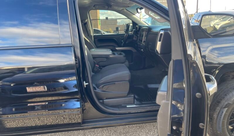 
								2017 CHEVROLET SILVERADO 1500 LT 4WD 4 Dr Auto 6 Passenger V8 , 5.3L , 6.4 FET BOX Gasoline Alloy Wheels Bluetooth Rear View Camra Certified full									