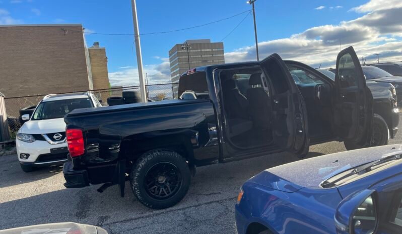 
								2017 CHEVROLET SILVERADO 1500 LT 4WD 4 Dr Auto 6 Passenger V8 , 5.3L , 6.4 FET BOX Gasoline Alloy Wheels Bluetooth Rear View Camra Certified full									