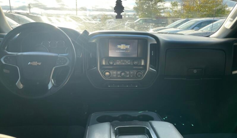 
								2017 CHEVROLET SILVERADO 1500 LT 4WD 4 Dr Auto 6 Passenger V8 , 5.3L , 6.4 FET BOX Gasoline Alloy Wheels Bluetooth Rear View Camra Certified full									